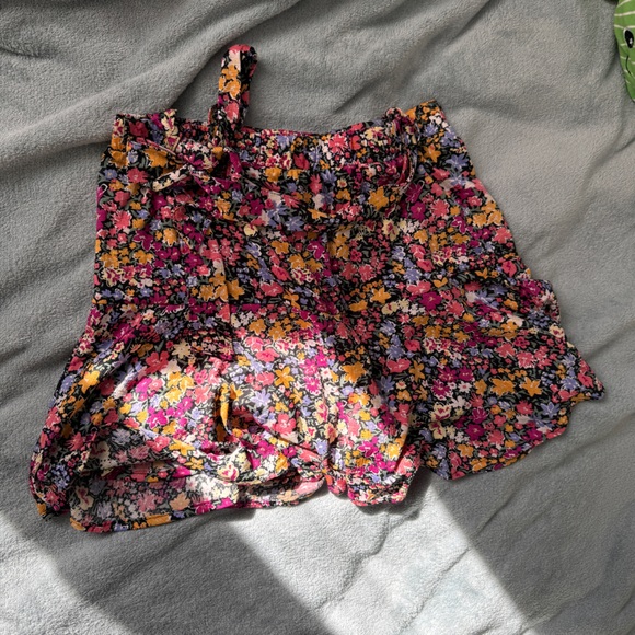 Women floral mini skirt with shorts underneath. Small - Picture 2 of 3
